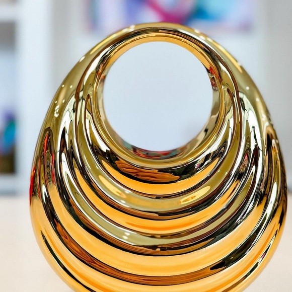 Gold handbag - Picture 3 of 3